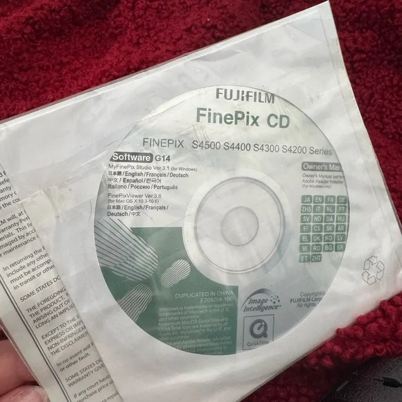 Fujifilm Purple Digital Camera with Zoom Lens and LCD Screen - Picture 6 of 7